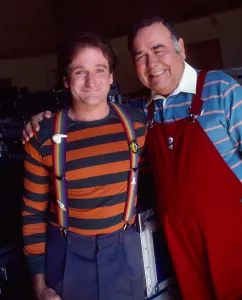 Jonathan Prints: MORK & MINDY, from left: Robin Williams, Jonathan Winters, Pam Dawber, 1978-82