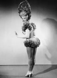 Images Dated 24th July 2007: MOTHER WORE TIGHTS, Betty Grable
