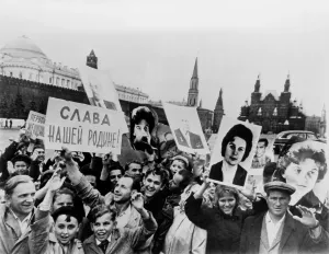 Moscow Prints: Muscovites cheer twin space triumphs