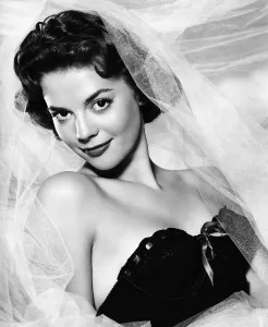Posing Prints: NATALIE WOOD, Warner Brothers, 1950s, ph: Bert Six