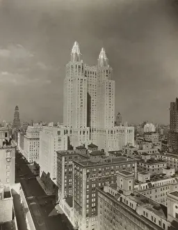 Lcgr1511 Prints: New Waldorf-Astoria Hotel, in New York City in 1931