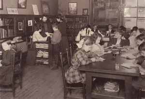 Images Dated 25th June 2008: New York City, library, Henry Street Settlement