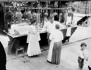 1900s Candids Prints: New York City, vendor with wares displayed, Little Italy, circa 1900s