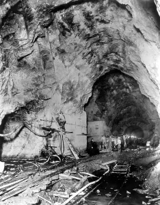 Tunnel Prints: A New York water tunnel under construction through the bedrockof Manhattan