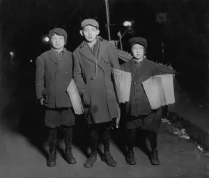 1910s Candid Prints: Newsies selling Jewish newspaper
