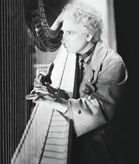 Images Dated 22nd January 2019: A NIGHT IN CASABLANCA, Harpo Marx, 1946