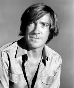 Open Collar Prints: NIGHTWING, David Warner, 1979, Columbia Pictures/Courtesy Everett Collection