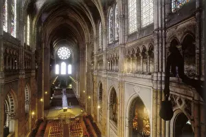 Notre-Dame Cathedral of Chartres. 1194-1290. FRANCE. Chartres. Notre Dame cathedral. Central nave. Gothic art. Architecture. AISA/Everett Collection**US SALES ONLY**
