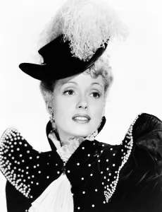 Images Dated 18th October 2014: IN OLD OKLAHOMA, (aka WAR OF THE WILDCATS), Martha Scott, 1943