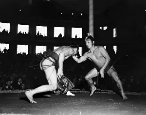Japanese Prints: Omoumi defeats his opponent, Onomori