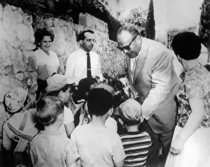 Israel Prints: Oskar Schindler visits Tel Aviv