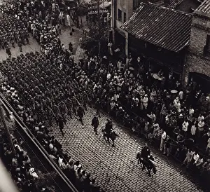 Lcgr1411 Prints: Overhead view of provincial troops marching along a city street in China