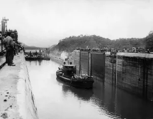 Panama Canal Prints: The Panama Canal, circa 1913. Courtesy: CSU Archives/Everett Collection