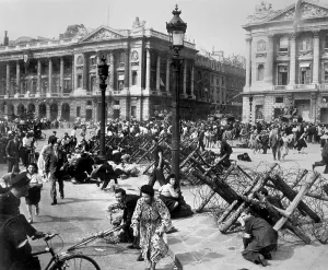 Liberation Prints: Parisians under fire from German snipers on the place De La Concorde on August 26, 1944