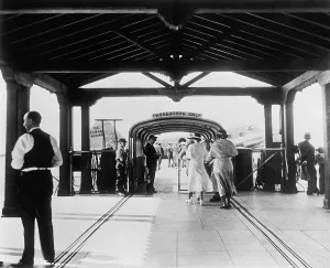 Commercial Prints: Passengers embark at Washington D.C. area airport in the 1930s. LC-DIG-hec-14557