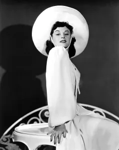 Picture Hat Prints: Paulette Goddard, 1940