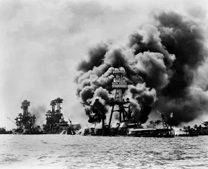 Images Dated 2nd August 2007: Pearl Harbor: three stricken U