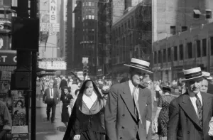 Street Scenes Prints: Pedestrians in Chicago, July 1941. Photo by John, Vachon. (BSLOC_2013_8_94)