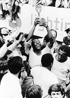 Trophy Prints: Pele in triumph in Mexico City
