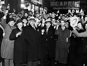 Prohibition Prints: The people of Chicago drink beer in front of City Hall after the repeal of Prohibition