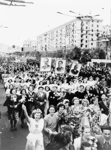 Ukraine Prints: People of Kiev at a demonstration to honor the tercentenary (300th aniversary)