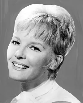 Petula Prints: PETULA CLARK, 1966. Courtesy: CSU Archives / Everett Collection