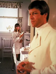 Turtleneck Prints: PETULIA, Julie Christie (rear), Richard Chamberlain, 1968