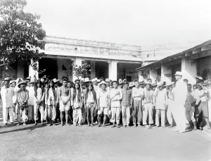 Images Dated 22nd December 2008: The Philippine-American War. Philipino prisoners of war, posed in courtyard. ca. 1899