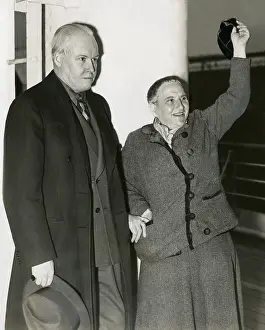 Photographers Prints: Photographer Carl Van Vechten with Gertrude Stein as she waves her hat from S