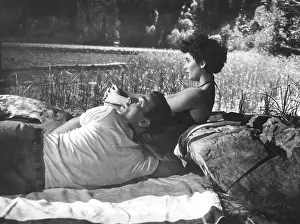 Images Dated 8th June 2016: A PLACE IN THE SUN, from left: Montgomery Clift, Elizabeth Taylor, 1951