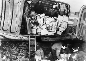 Air Forces Prints: A plane-load of Christmas presents from the USA reaches its destination via the Berlin Airlift in Dec