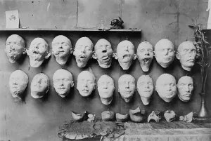 Head And Shoulder Prints: Plaster casts of WW1 soldiers mutilated faces in sculptor Anna Ladd studio