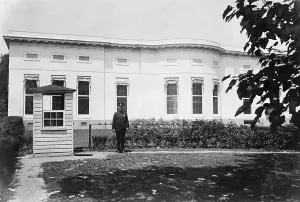 West Wing Prints: Police box and guard in the rear of the West Wing of the White House