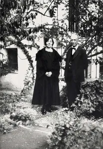 The Polish harpsichordist Wanda Landowska and the Spanish composer Manuel de Falla in Granada. AISA/Everett Collection**US SALES ONLY**