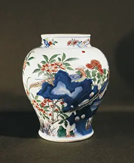 Zhonghua Prints: Polychrome decorated vase. ca. 1662-1722