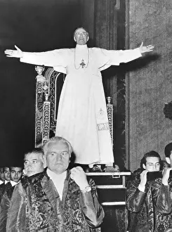 Vatican Prints: Pope Pius XII standing before his Sedia Gestatoria