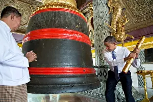 Burma Prints: President Barack Obama rings a large bell during a tour of the Shwedagon Pagoda
