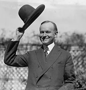 Lcgr1412req Prints: President Calvin Coolidge waves a hat presented to him by Smoki People of Prescott