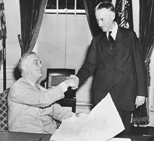 Statesmen Prints: President Franklin Roosevelt shaking hands with his new Secretary of War
