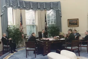 Images Dated 16th February 2011: President George Bush meets with keys advisors during the buildup to the First Gulf War