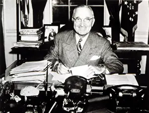 Truman Prints: PRESIDENT HARRY TRUMAN working in his White House office