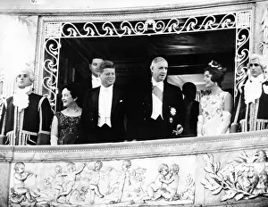 Theaters Prints: President and Jacqueline Kennedy at the Palace of Versailles
