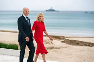 Jill Prints: President Joe Biden and First Lady Jill Biden walk along the beach in St