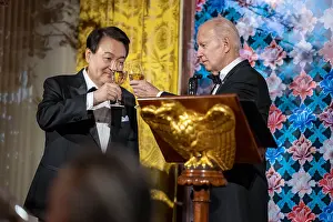 Diplomacy Prints: President Joe Biden and President Yoon Suk Yeol of the Republic of Korea deliver toasts during the State Dinner