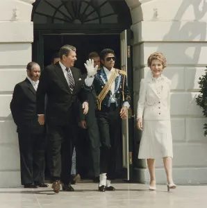 Conservatives Prints: President and Nancy Reagan with Michael Jackson at the White House ceremony to launch the Campaign against Drunk