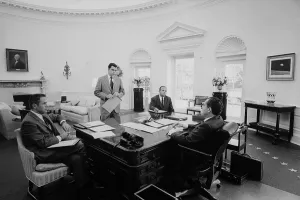 Chief Of Staff Prints: President Nixon meets with chief advisers in the Oval Office
