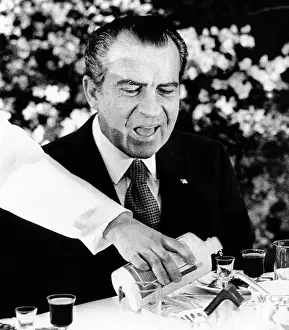 Waiters Prints: President Richard Nixon at a Chinese banquet
