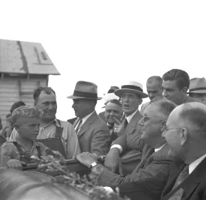 Relief Prints: President Roosevelt visits farmer who is receiving a drought relief grant in Mandan