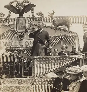 Garlands Prints: President Theodore Roosevelt delivering a speech, Newcastle, Wyoming, April 25, 1903