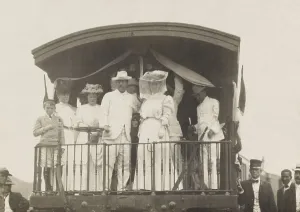Inspection Prints: President Theodore Roosevelt, with Edith and others on back of train at Panama Canal
